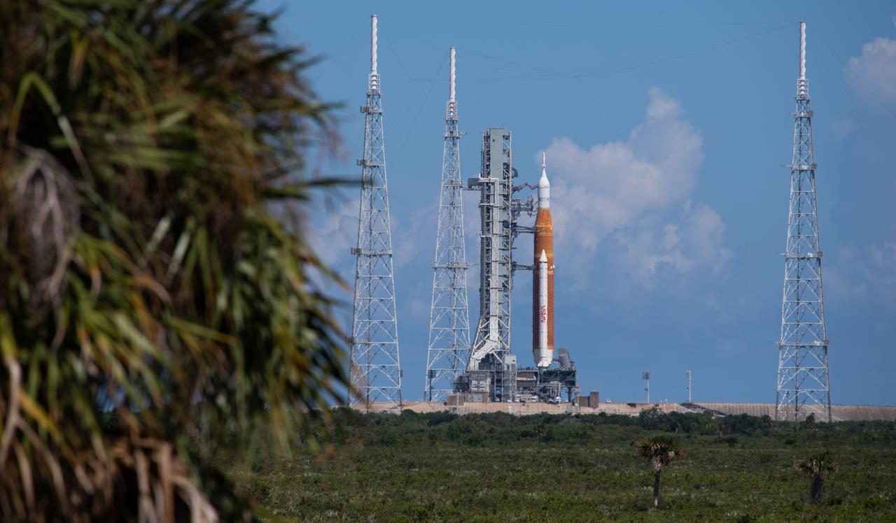 NASA’s Space Launch System (SLS) rocket with the Orion spacecraft aboard is seen atop the mobile launcher at Launch Pad 39B as preparations for launch continue, Thursday, Sept. 1, 2022, at NASA’s Kennedy Space Center in Florida. NASA’s Artemis I flight test is the first integrated test of the agency’s deep space exploration systems: the Orion spacecraft, SLS rocket, and supporting ground systems. Launch of the uncrewed flight test is targeted for Sept. 3 at 2:17 p.m. EDT. Photo Credit: (NASA/Joel Kowsky)