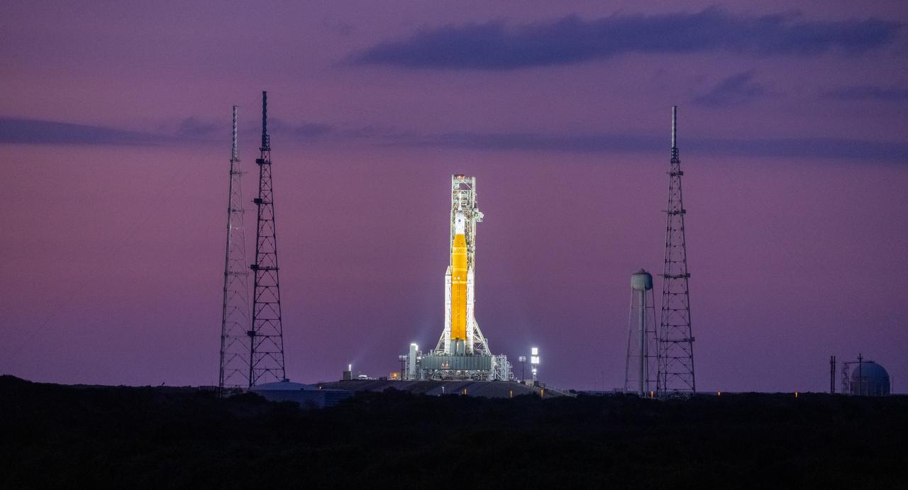 NASA’s Space Launch System (SLS) rocket with the Orion spacecraft aboard is seen atop the mobile launcher at Launch Pad 39B as teams configure systems for rolling back to the Vehicle Assembly Building, Monday, Sept. 26, 2022, at NASA’s Kennedy Space Center in Florida. NASA made the decision to rollback based on the latest weather predictions associated with Hurricane Ian. NASA’s Artemis I flight test is the first integrated test of the agency’s deep space exploration systems: the Orion spacecraft, SLS rocket, and supporting ground systems. Photo Credit: (NASA/Keegan Barber)