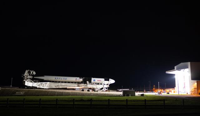 NASA image: NASA’s SpaceX Crew-5 Falcon 9/Dragon Rollout to Launch Pad 39A