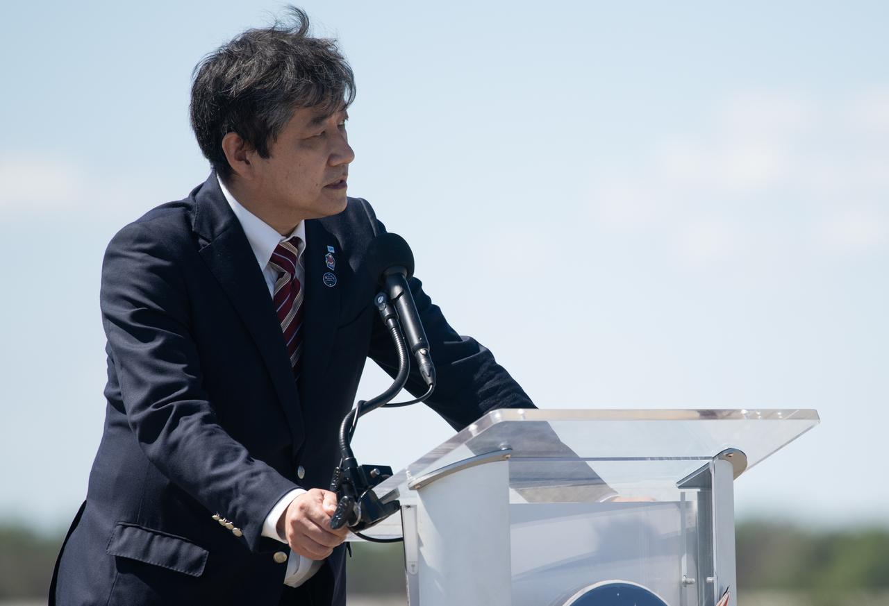 Junichi Sakai, manager of the International Space Station Program for the Japan Aerospace Exploration Agency (JAXA), speaks after NASA astronauts Nicole Mann and Josh Cassada, Japan Aerospace Exploration Agency (JAXA) astronaut Koichi Wakata, and Roscosmos cosmonaut Anna Kikina arrived at the Launch and Landing Facility at NASA’s Kennedy Space Center ahead of SpaceX’s Crew-5 mission, Saturday, Oct. 1, 2022, in Florida. NASA’s SpaceX Crew-5 mission is the fifth crew rotation mission of the SpaceX Crew Dragon spacecraft and Falcon 9 rocket to the International Space Station as part of the agency’s Commercial Crew Program. Mann, Cassada, Wakata, and Kikini are scheduled to launch at 12:00 p.m. EDT on Oct. 5, from Launch Complex 39A at the Kennedy Space Center. Photo Credit: (NASA/Joel Kowsky)