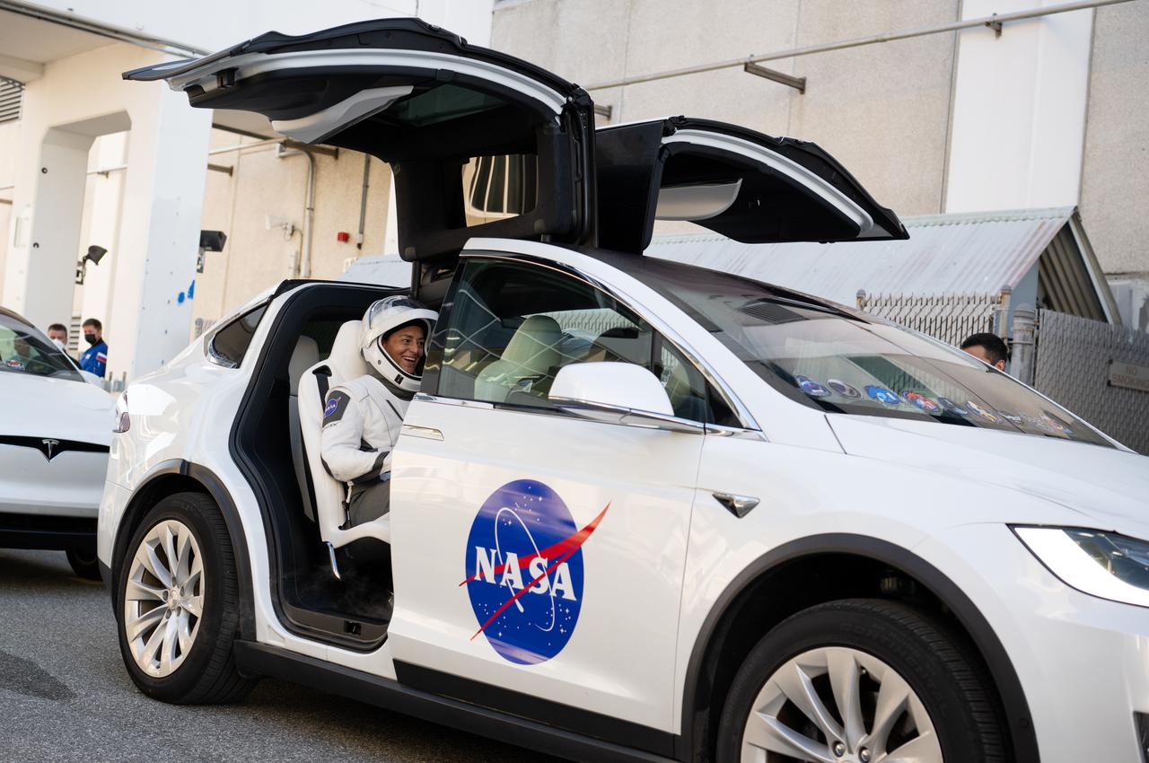 NASA astronaut Nicole Mann is seen inside the crew transportation vehicle as she prepares to depart the Neil  A. Armstrong Operations and Checkout Building for Launch Complex 39A with NASA astronaut Josh Cassada, Japan Aerospace Exploration Agency (JAXA) astronaut Koichi Wakata, and Roscosmos cosmonaut Anna Kikina during a dress rehearsal prior to the Crew-5 mission launch, Sunday, Oct. 2, 2022, at NASA’s Kennedy Space Center in Florida. NASA’s SpaceX Crew-5 mission is the fifth crew rotation mission of the SpaceX Crew Dragon spacecraft and Falcon 9 rocket to the International Space Station as part of the agency’s Commercial Crew Program. Mann, Cassada, Wakata, and Kikini are scheduled to launch at 12:00 p.m. EDT on Oct. 5, from Launch Complex 39A at the Kennedy Space Center. Photo Credit: (NASA/Joel Kowsky)