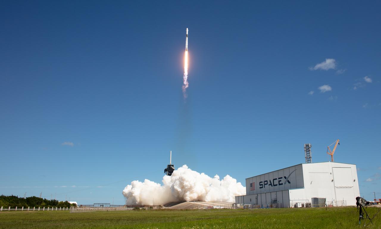 A SpaceX Falcon 9 rocket carrying the company's Crew Dragon spacecraft is launched on NASA’s SpaceX Crew-5 mission to the International Space Station with NASA astronauts Nicole Mann and Josh Cassada, Japan Aerospace Exploration Agency (JAXA) astronaut Koichi Wakata, and Roscosmos cosmonaut Anna Kikina onboard, Wednesday, Oct. 5, 2022, at NASA’s Kennedy Space Center in Florida. NASA’s SpaceX Crew-5 mission is the fifth crew rotation mission of the SpaceX Crew Dragon spacecraft and Falcon 9 rocket to the International Space Station as part of the agency’s Commercial Crew Program. Mann, Cassada, Wakata, and Kikini launched at 12:00 p.m. EDT from Launch Complex 39A at the Kennedy Space Center to begin a six month mission onboard the orbital outpost. Photo Credit: (NASA/Joel Kowsky)
