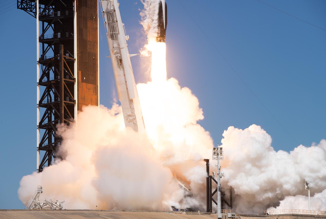A SpaceX Falcon 9 rocket carrying the company's Crew Dragon spacecraft is launched on NASA’s SpaceX Crew-5 mission to the International Space Station with NASA astronauts Nicole Mann and Josh Cassada, Japan Aerospace Exploration Agency (JAXA) astronaut Koichi Wakata, and Roscosmos cosmonaut Anna Kikina onboard, Wednesday, Oct. 5, 2022, at NASA’s Kennedy Space Center in Florida. NASA’s SpaceX Crew-5 mission is the fifth crew rotation mission of the SpaceX Crew Dragon spacecraft and Falcon 9 rocket to the International Space Station as part of the agency’s Commercial Crew Program. Mann, Cassada, Wakata, and Kikini launched at 12:00 p.m. EDT from Launch Complex 39A at the Kennedy Space Center to begin a six month mission onboard the orbital outpost. Photo Credit: (NASA/Joel Kowsky)