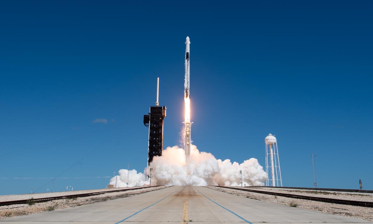 A SpaceX Falcon 9 rocket carrying the company's Crew Dragon spacecraft is launched on NASA’s SpaceX Crew-5 mission to the International Space Station with NASA astronauts Nicole Mann and Josh Cassada, Japan Aerospace Exploration Agency (JAXA) astronaut Koichi Wakata, and Roscosmos cosmonaut Anna Kikina onboard, Wednesday, Oct. 5, 2022, at NASA’s Kennedy Space Center in Florida. NASA’s SpaceX Crew-5 mission is the fifth crew rotation mission of the SpaceX Crew Dragon spacecraft and Falcon 9 rocket to the International Space Station as part of the agency’s Commercial Crew Program. Mann, Cassada, Wakata, and Kikini launched at 12:00 p.m. EDT from Launch Complex 39A at the Kennedy Space Center to begin a six month mission onboard the orbital outpost. Photo Credit: (NASA/Joel Kowsky)
