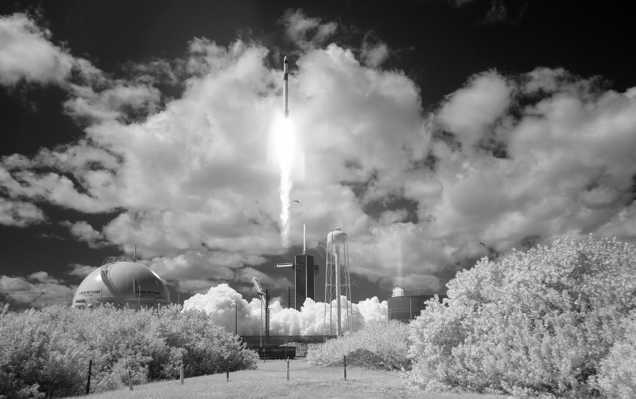 In this black and white infrared image, a SpaceX Falcon 9 rocket carrying the company's Crew Dragon spacecraft is launched on NASA’s SpaceX Crew-5 mission to the International Space Station with NASA astronauts Nicole Mann and Josh Cassada, Japan Aerospace Exploration Agency (JAXA) astronaut Koichi Wakata, and Roscosmos cosmonaut Anna Kikina onboard, Wednesday, Oct. 5, 2022, at NASA’s Kennedy Space Center in Florida. NASA’s SpaceX Crew-5 mission is the fifth crew rotation mission of the SpaceX Crew Dragon spacecraft and Falcon 9 rocket to the International Space Station as part of the agency’s Commercial Crew Program. Mann, Cassada, Wakata, and Kikini launched at 12:00 p.m. EDT from Launch Complex 39A at the Kennedy Space Center to begin a six month mission onboard the orbital outpost. Photo Credit: (NASA/Joel Kowsky)