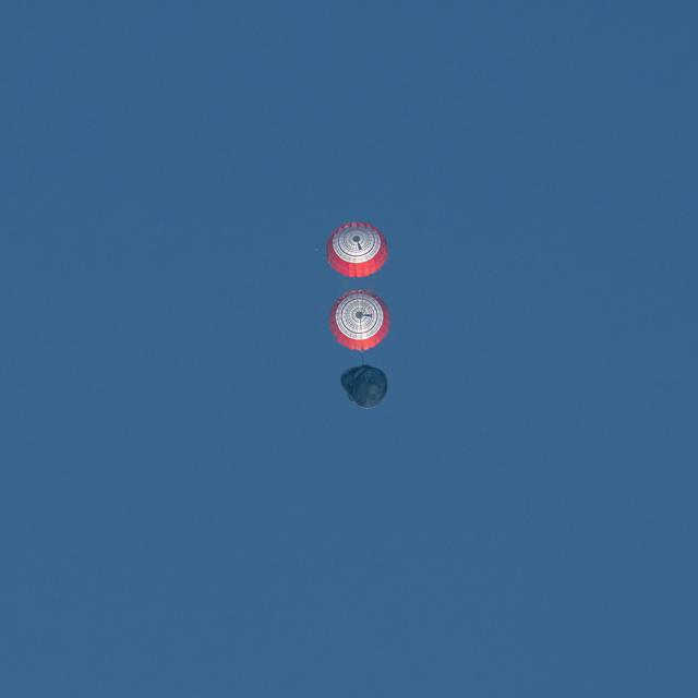 NASA image: NASA’s SpaceX Crew-4 Splashdown