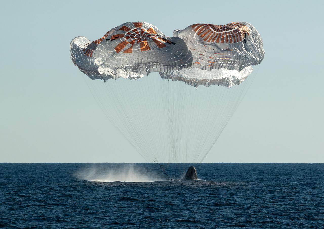 The SpaceX Crew Dragon Freedom spacecraft is seen as it lands with NASA astronauts Kjell Lindgren, Robert Hines, Jessica Watkins, and ESA (European Space Agency) astronaut Samantha Cristoforetti aboard in the Atlantic Ocean off the coast of Jacksonville, Florida, Friday, Oct. 14, 2022. Lindgren, Hines, Watkins, and Cristoforetti are returning after 170 days in space as part of Expeditions 67 and 68 aboard the International Space Station. Photo Credit: (NASA/Bill Ingalls)