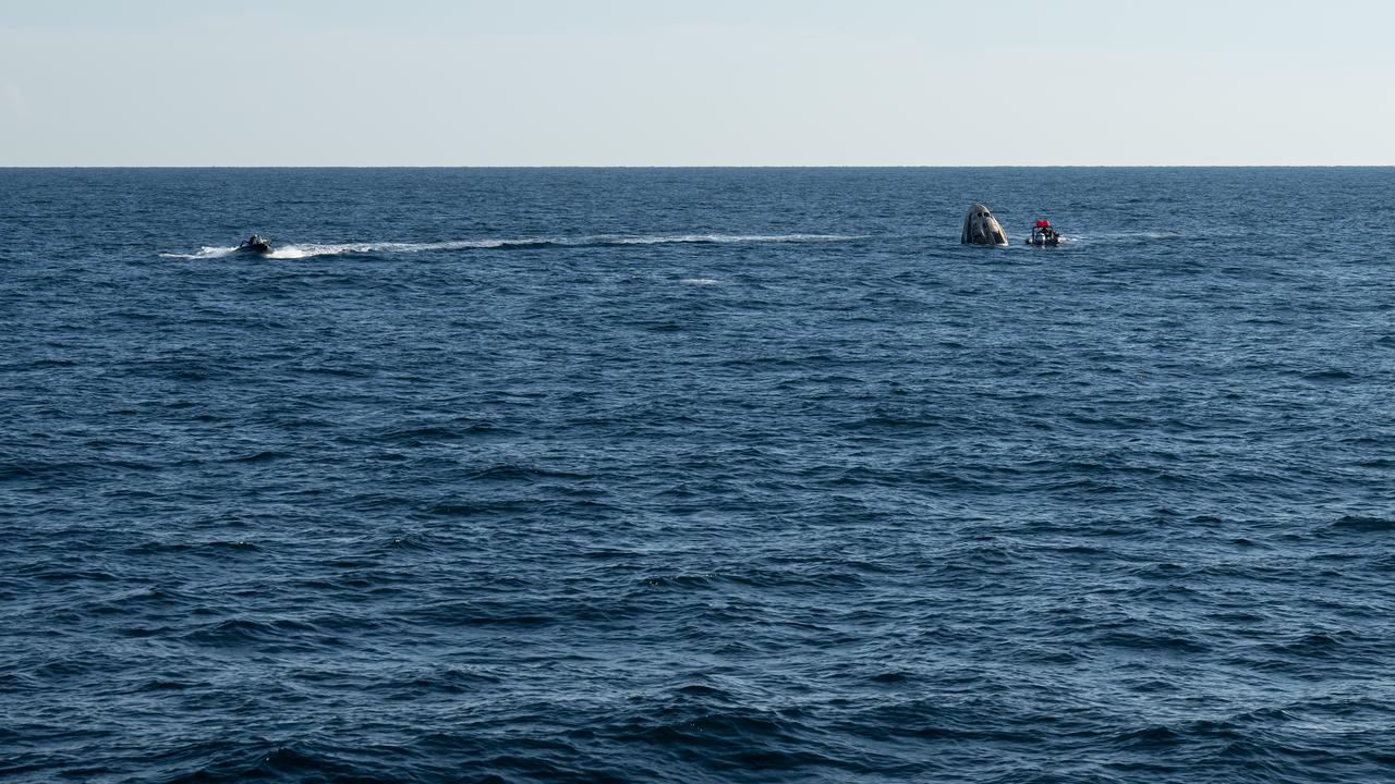 Support teams work around the SpaceX Crew Dragon Freedom spacecraft shortly after it landed with NASA astronauts Kjell Lindgren, Robert Hines, Jessica Watkins, and ESA (European Space Agency) astronaut Samantha Cristoforetti aboard in the Atlantic Ocean off the coast of Jacksonville, Florida, Friday, Oct. 14, 2022. Lindgren, Hines, Watkins, and Cristoforetti are returning after 170 days in space as part of Expeditions 67 and 68 aboard the International Space Station. Photo Credit: (NASA/Bill Ingalls)