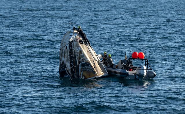 NASA image: NASA’s SpaceX Crew-4 Splashdown