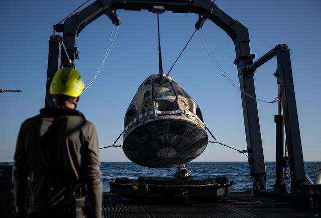 NASA image: NASA’s SpaceX Crew-4 Splashdown