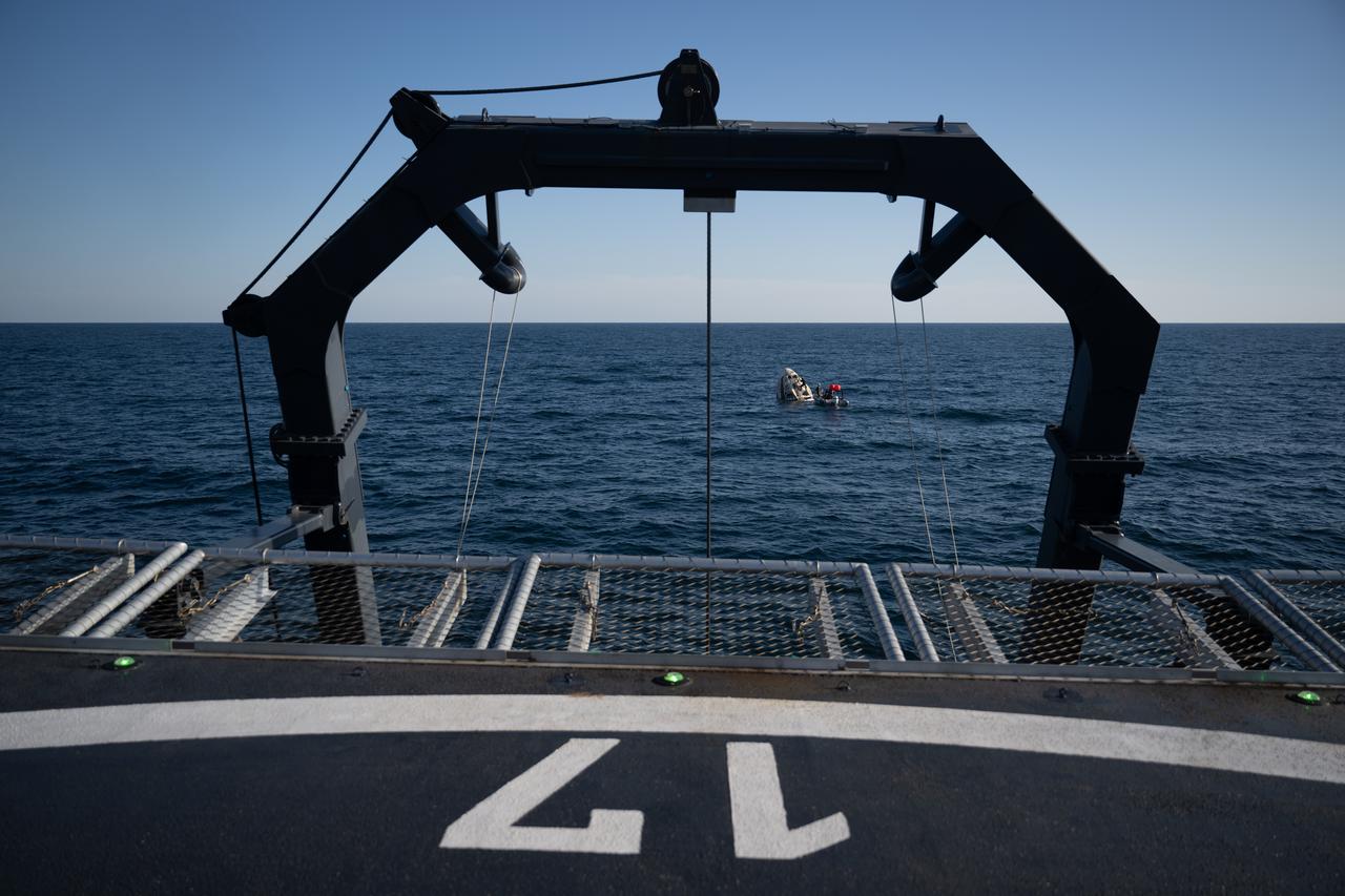 Support teams work around the SpaceX Crew Dragon Freedom spacecraft shortly after it landed with NASA astronauts Kjell Lindgren, Robert Hines, Jessica Watkins, and ESA (European Space Agency) astronaut Samantha Cristoforetti aboard in the Atlantic Ocean off the coast of Jacksonville, Florida, Friday, Oct. 14, 2022. Lindgren, Hines, Watkins, and Cristoforetti are returning after 170 days in space as part of Expeditions 67 and 68 aboard the International Space Station. Photo Credit: (NASA/Bill Ingalls)