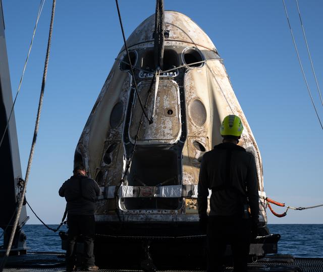 NASA image: NASA’s SpaceX Crew-4 Splashdown