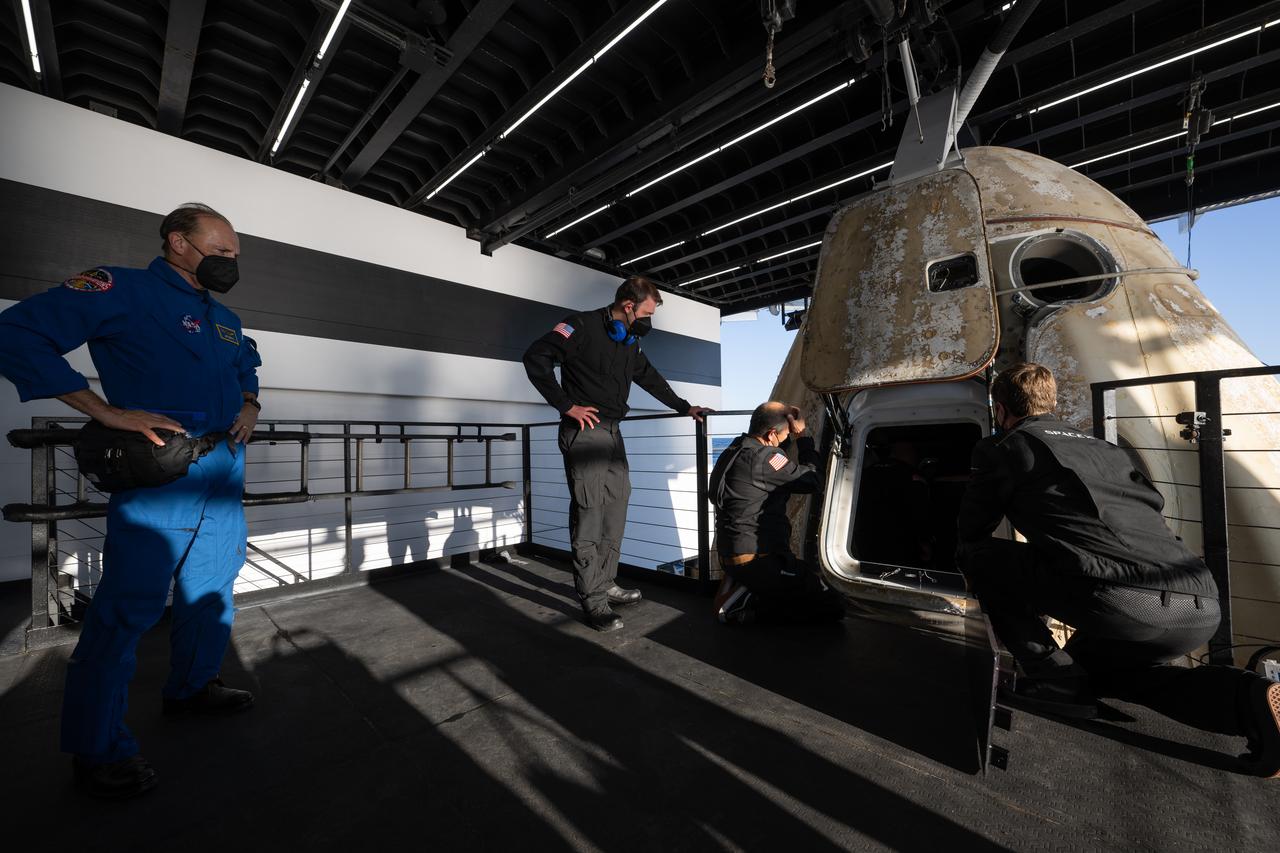 NASA Flight Surgeon Joe Dervay, left, watches as SpaceX teams help members of Crew-4 out of the SpaceX Crew Dragon Freedom spacecraft onboard the SpaceX recovery ship Megan in the Atlantic Ocean off the coast of Jacksonville, Florida, Friday, Oct. 14, 2022. NASA astronauts Kjell Lindgren, Robert Hines, Jessica Watkins, and ESA (European Space Agency) astronaut Samantha Cristoforetti are returning after 170 days in space as part of Expeditions 67 and 68 aboard the International Space Station. Photo Credit: (NASA/Bill Ingalls)