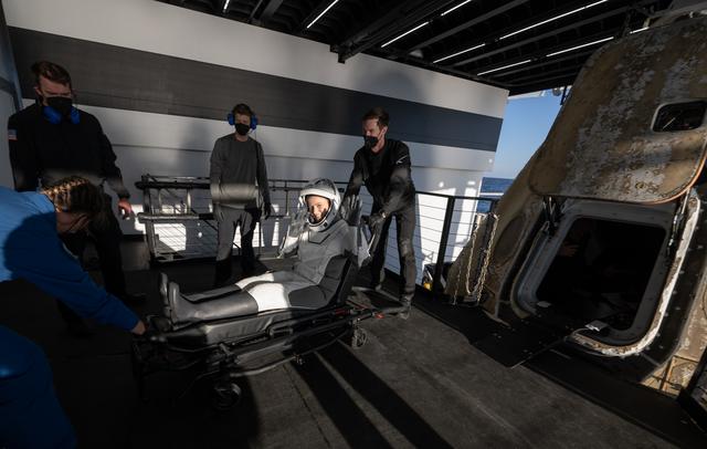 NASA image: NASA’s SpaceX Crew-4 Splashdown