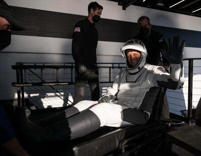 NASA image: NASA’s SpaceX Crew-4 Splashdown