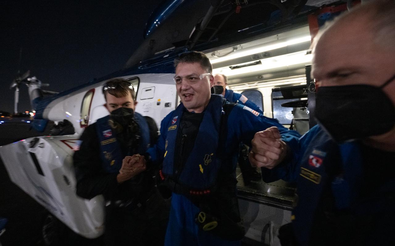 NASA astronaut Kjell Lindgren is helped out of a helicopter in Jacksonville, Florida just a few hours after he and NASA astronauts Jessica Watkins and Robert Hines, along with ESA (European Space Agency) astronaut Samantha Cristoforetti, landed in their SpaceX Crew Dragon Freedom spacecraft in the Atlantic Ocean off the coast of Jacksonville, Florida, Friday, Oct. 14, 2022. Lindgren, Hines, Watkins, and Cristoforetti are returning after 170 days in space as part of Expeditions 67 and 68 aboard the International Space Station. Photo Credit: (NASA/Bill Ingalls)