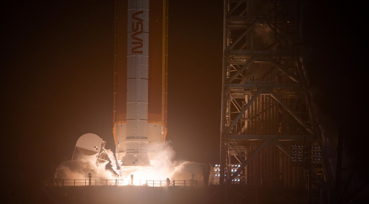 NASA’s Space Launch System rocket carrying the Orion spacecraft launches on the Artemis I flight test, Wednesday, Nov. 16, 2022, from Launch Complex 39B at NASA’s Kennedy Space Center in Florida. NASA’s Artemis I mission is the first integrated flight test of the agency’s deep space exploration systems: the Orion spacecraft, Space Launch System (SLS) rocket, and ground systems. SLS and Orion launched at 1:47 a.m. EST, from Launch Pad 39B at the Kennedy Space Center. Photo Credit: (NASA/Joel Kowsky)