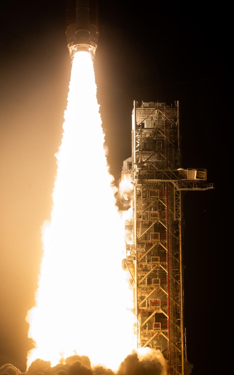 NASA’s Space Launch System rocket carrying the Orion spacecraft launches on the Artemis I flight test, Wednesday, Nov. 16, 2022, from Launch Complex 39B at NASA’s Kennedy Space Center in Florida. NASA’s Artemis I mission is the first integrated flight test of the agency’s deep space exploration systems: the Orion spacecraft, Space Launch System (SLS) rocket, and ground systems. SLS and Orion launched at 1:47 a.m. EST, from Launch Pad 39B at the Kennedy Space Center. Photo Credit: (NASA/Joel Kowsky)