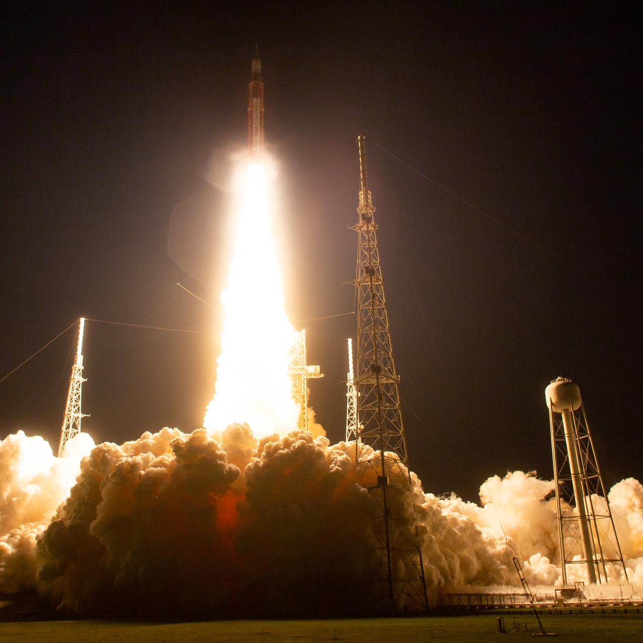 NASA’s Space Launch System rocket carrying the Orion spacecraft launches on the Artemis I flight test, Wednesday, Nov. 16, 2022, from Launch Complex 39B at NASA’s Kennedy Space Center in Florida. NASA’s Artemis I mission is the first integrated flight test of the agency’s deep space exploration systems: the Orion spacecraft, Space Launch System (SLS) rocket, and ground systems. SLS and Orion launched at 1:47 a.m. EST, from Launch Pad 39B at the Kennedy Space Center. Photo Credit: (NASA/Joel Kowsky)