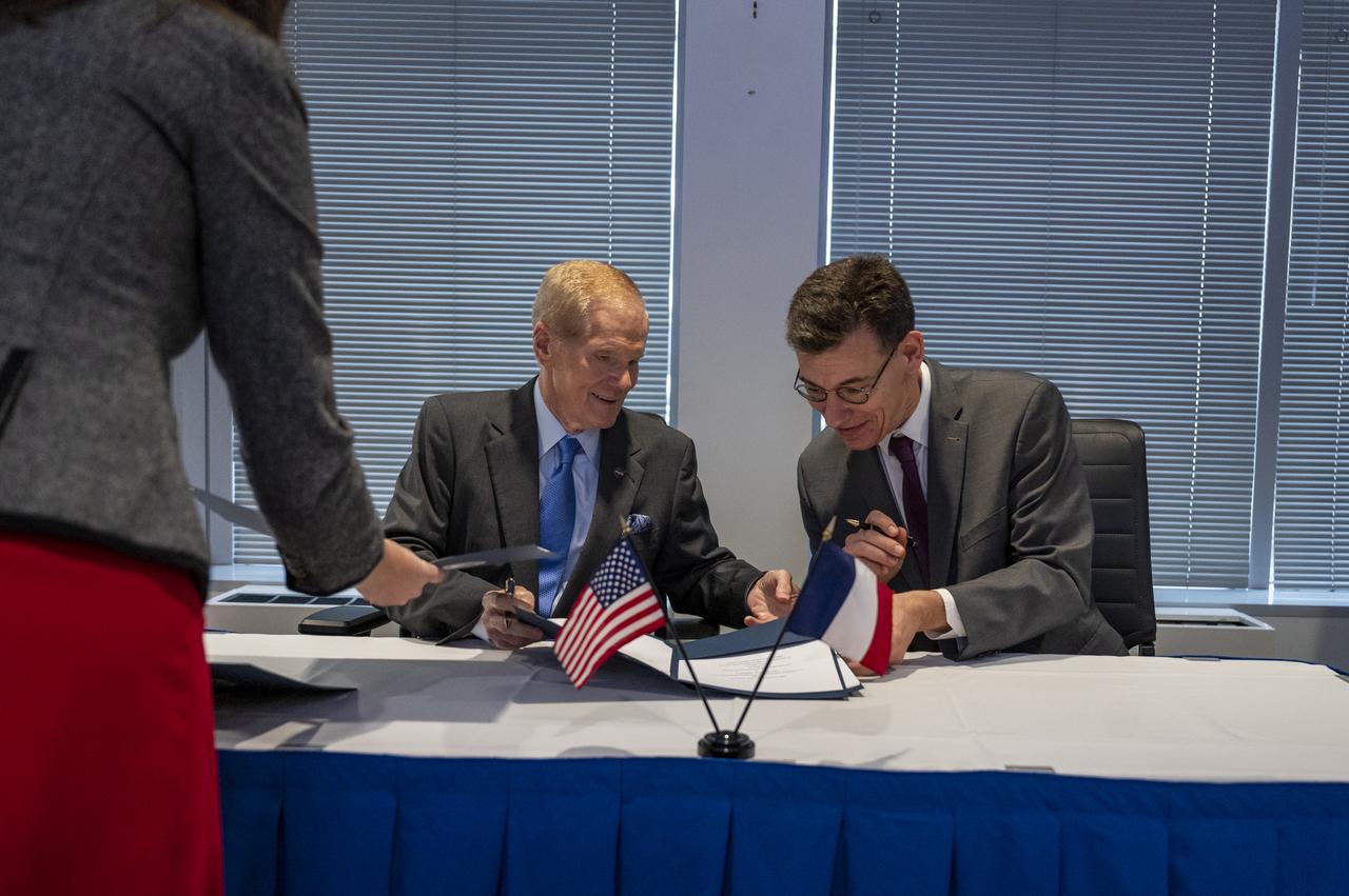 NASA Administrator Bill Nelson and President of the Centre National d’Etudes Spatiales (CNES) Dr. Philippe Baptiste sign an agreement for the Farside Seismic Suite (FSS), Wednesday, Nov. 30, 2022 at the Mary W. Jackson NASA Headquarters building in Washington. The FSS will return the first lunar seismic data from the far side of the Moon. CNES is contributing one of the seismometers to this payload, which will be delivered via NASA’s Commercial Lunar Payloads Services (CLPS) initiative, based on heritage capabilities from the Mars InSight mission. Photo Credit: (NASA/Keegan Barber)