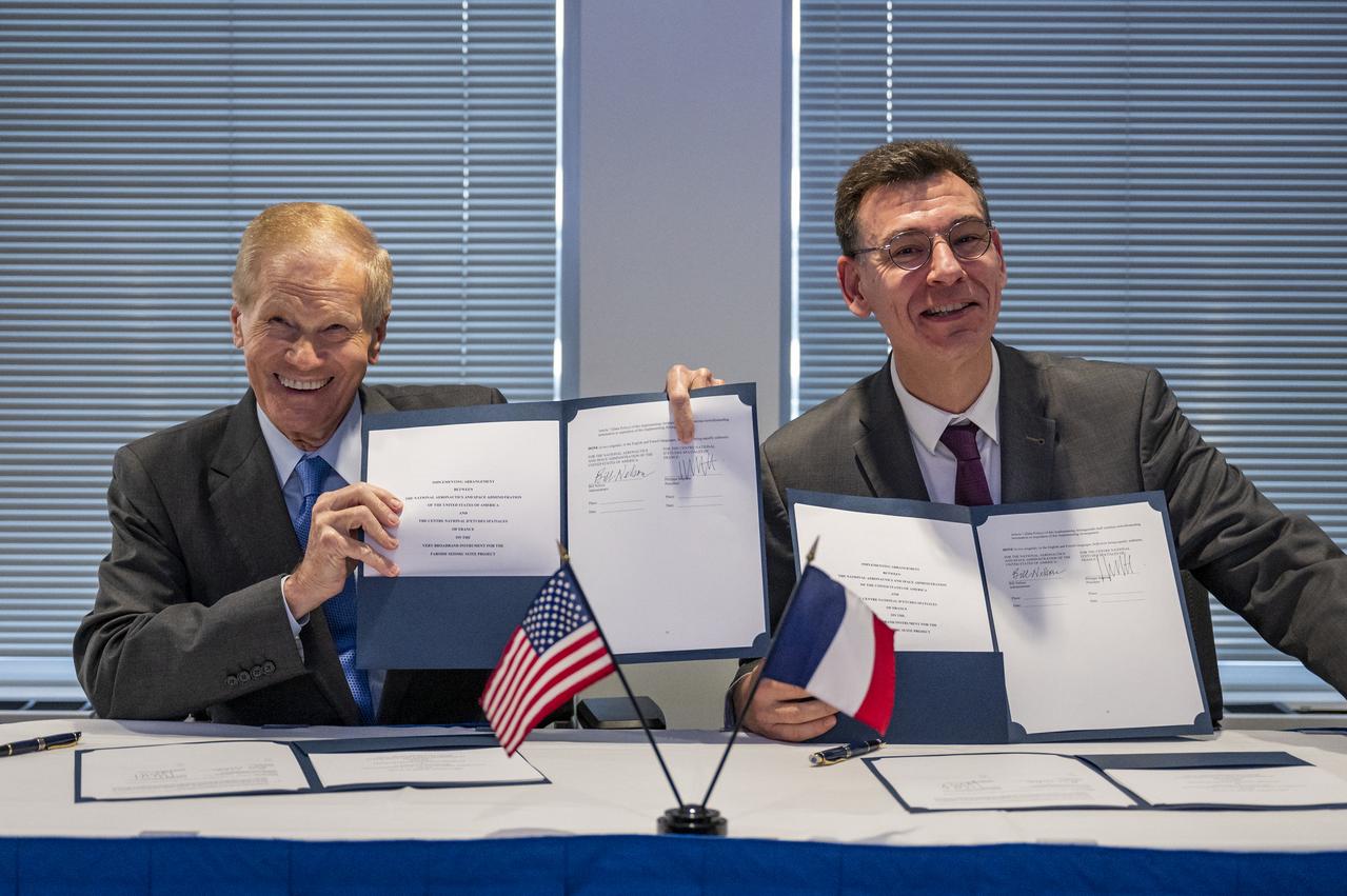NASA Administrator Bill Nelson and President of the Centre National d’Etudes Spatiales (CNES) Dr. Philippe Baptiste sign an agreement for the Farside Seismic Suite (FSS), Wednesday, Nov. 30, 2022 at the Mary W. Jackson NASA Headquarters building in Washington. The FSS will return the first lunar seismic data from the far side of the Moon. CNES is contributing one of the seismometers to this payload, which will be delivered via NASA’s Commercial Lunar Payloads Services (CLPS) initiative, based on heritage capabilities from the Mars InSight mission. Photo Credit: (NASA/Keegan Barber)