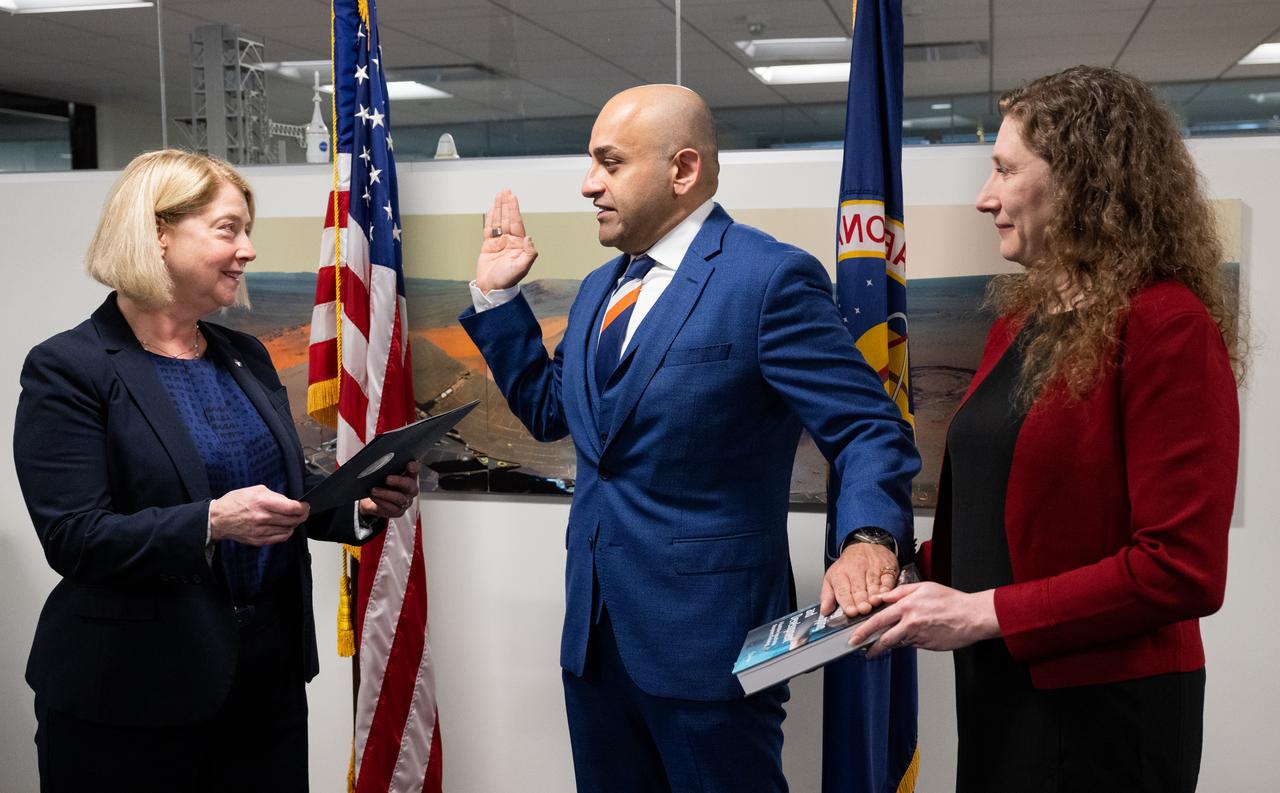 NASA Deputy Administrator Pam Melroy, left, swears in A.C. Charania as NASA’s Chief Technologist, as Ellen Gertsen, chief of the administration branch of NASA’s Science Mission Directorate looks on, Tuesday, Jan. 3, 2023, at the Mary W. Jackson NASA Headquarters building in Washington, DC.  Photo Credit: (NASA/Joel Kowsky)
