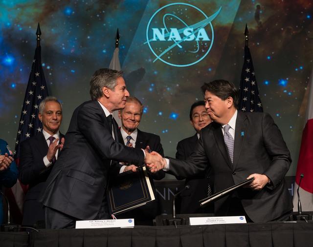 NASA image: U. S. and Japan Space Agreement Signing