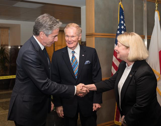 NASA image: U. S. and Japan Space Agreement Signing