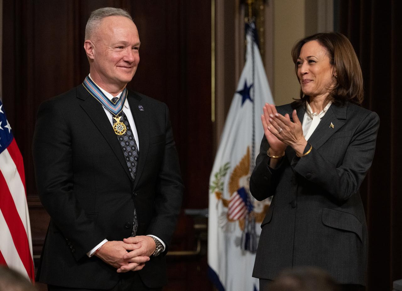 Former NASA astronaut Douglas Hurley is congratulated by Vice President Kamala Harris after being awarded the Congressional Space Medal of Honor during a ceremony in the Indian Treaty Room of the Eisenhower Executive Office Building, Tuesday, Jan. 31, 2023, in Washington. Former astronauts Hurley and Robert Behnken were awarded the Congressional Space Medal of Honor for their bravery in NASA’s SpaceX Demonstration Mission-2 to the International Space Station in 2020, the first crewed flight as part of the agency’s Commercial Crew Program. Photo Credit: (NASA/Joel Kowsky)