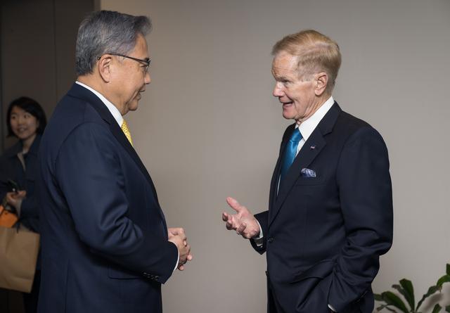 NASA Leadership Meets with Republic of Korea’s Minister of For