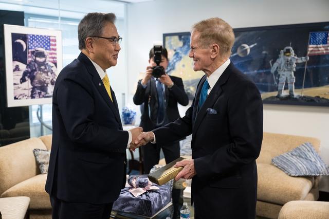 NASA image: NASA Leadership Meets with Republic of Korea’s Minister of For
