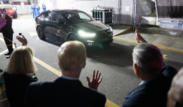 NASA image: NASA’s SpaceX Crew-6 Crew Walkout