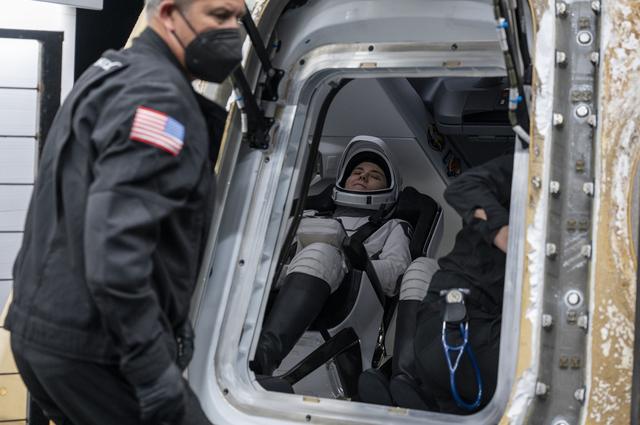 NASA image: NASA’s SpaceX Crew-5 Splashdown