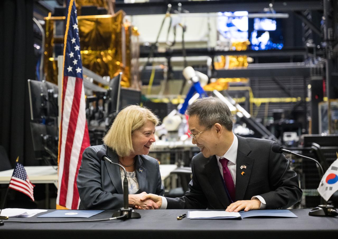 NASA Deputy Administrator Pam Melroy and MSIT Minister Jong-Ho Lee shake hands after signing a Joint Statement of Intent to advance cooperation in exploration and science between NASA and the Ministry of Science and ICT of the Republic of Korea, Tuesday, April 25, 2023, at NASA’s Goddard Space Flight Center in Greenbelt, Md.  Photo Credit: (NASA/Aubrey Gemignani)