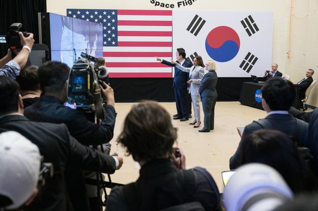 NASA image: Vice President Harris and President Yoon at GSFC