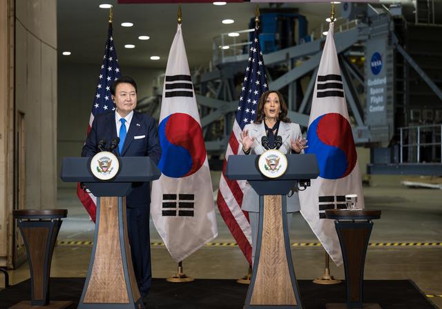 NASA image: Vice President Harris and President Yoon at GSFC