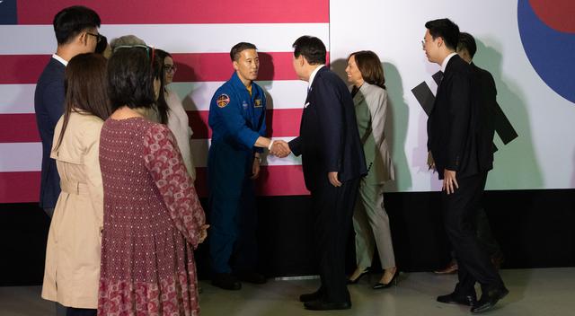 NASA image: Vice President Harris and President Yoon at GSFC