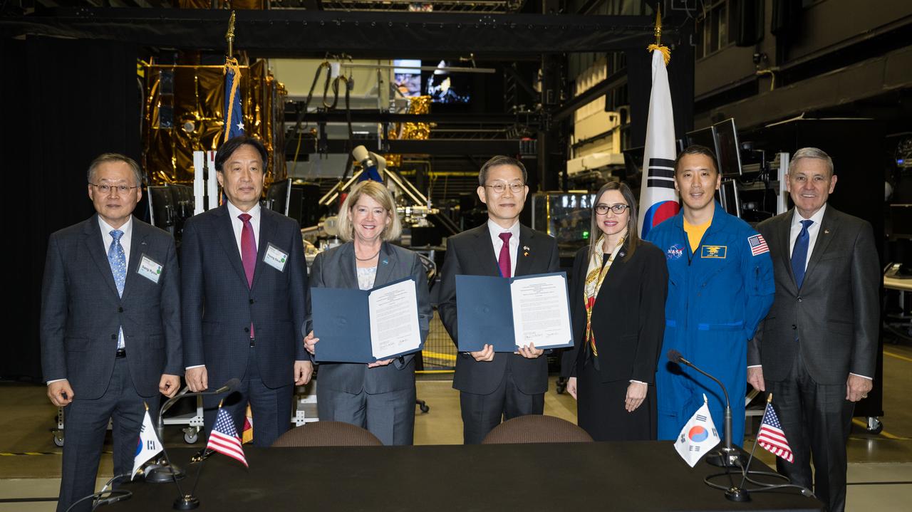 From left to right, President of Korea Aerospace Research Institute, Sang-ryul Lee, President of Korea Astronomy and Space Research Institute, Young-deuk Park, NASA Deputy Administrator Pam Melroy, MSIT Minister Jong-Ho Lee, Director of NASA’s Goddard Space Flight Center, Dr. Makenzie Lystrup, NASA astronaut Jonny Kim, and NASA Associate Administrator Bob Cabana pose for a photo after a Joint Statement of Intent to advance cooperation in exploration and science between NASA and the Ministry of Science and ICT of the Republic of Korea was signed, Tuesday, April 25, 2023, at NASA’s Goddard Space Flight Center in Greenbelt, Md.  Photo Credit: (NASA/Aubrey Gemignani)