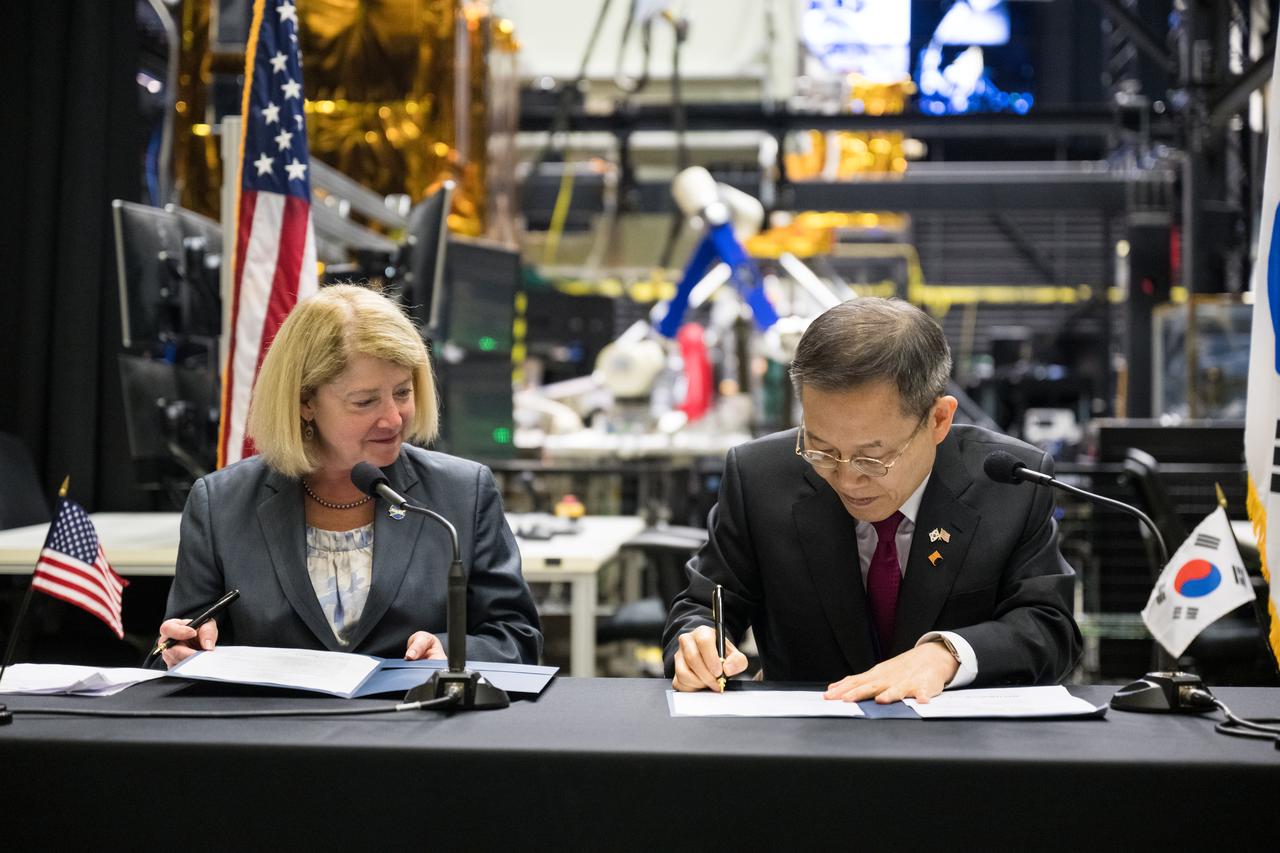NASA Deputy Administrator Pam Melroy and MSIT Minister Jong-Ho Lee sign a Joint Statement of Intent to advance cooperation in exploration and science between NASA and the Ministry of Science and ICT of the Republic of Korea, Tuesday, April 25, 2023, at NASA’s Goddard Space Flight Center in Greenbelt, Md.  Photo Credit: (NASA/Aubrey Gemignani)