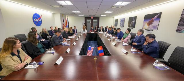 NASA image: Mongolian Prime Minister and NASA Deputy Administrator Meet