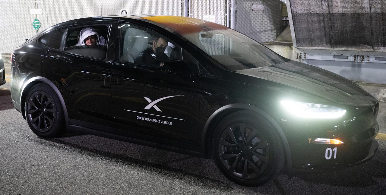 NASA astronaut Jasmin Moghbeli waves as she and fellow crewmates ESA (European Space Agency) astronaut Andreas Mogensen, Japan Aerospace Exploration Agency (JAXA) astronaut Satoshi Furukawa, and Roscosmos cosmonaut Konstantin Borisov, prepare to depart the Neil  A. Armstrong Operations and Checkout Building for Launch Complex 39A during a dress rehearsal prior to the Crew-7 mission launch, Tuesday, Aug. 22, 2023, at NASA’s Kennedy Space Center in Florida. NASA’s SpaceX Crew-7 mission is the seventh crew rotation mission of the SpaceX Dragon spacecraft and Falcon 9 rocket to the International Space Station as part of the agency’s Commercial Crew Program. Moghbeli, Mogensen, Furukawa, and Borisov are scheduled to launch at 3:49 a.m. EDT on Friday, August 25, from Launch Complex 39A at the Kennedy Space Center. Photo Credit: (NASA/Joel Kowsky)