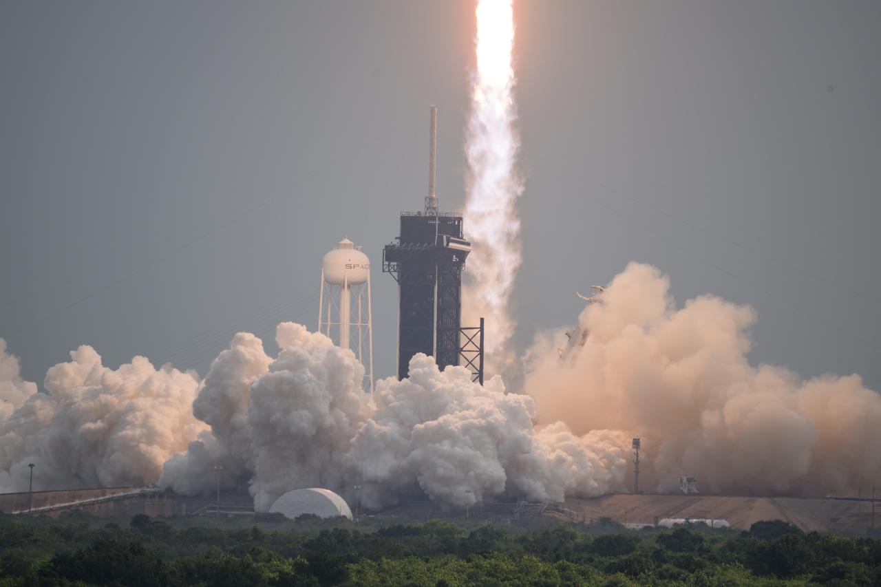 A SpaceX Falcon Heavy rocket with the Psyche spacecraft onboard is launched from Launch Complex 39A, Friday, Oct. 13, 2023, at NASA’s Kennedy Space Center in Florida. NASA’s Psyche spacecraft will travel to a metal-rich asteroid by the same name orbiting the Sun between Mars and Jupiter to study it’s composition. The spacecraft also carries the agency's Deep Space Optical Communications technology demonstration, which will test laser communications beyond the Moon. Photo Credit: (NASA/Aubrey Gemignani)
