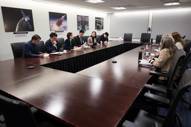 NASA image: NASA Deputy Admin Meets with Korean Vice Minister for Science an