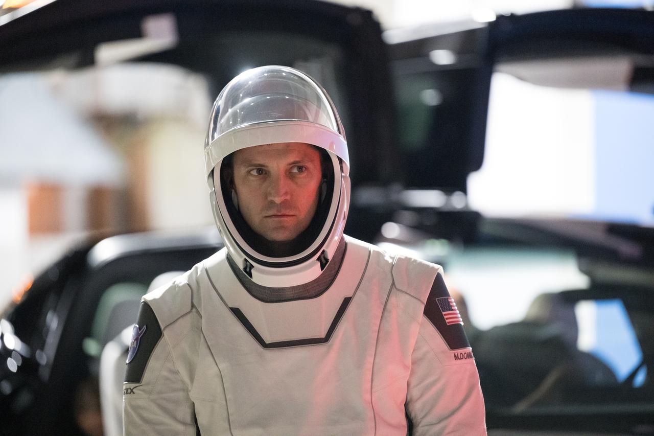 NASA astronaut Matthew Dominick, wearing a SpaceX spacesuit, is seen as he prepares to depart the Neil A. Armstrong Operations and Checkout Building for Launch Complex 39A during a dress rehearsal prior to the Crew-8 mission launch, Monday, Feb. 26, 2024, at NASA’s Kennedy Space Center in Florida. NASA’s SpaceX Crew-8 mission is the eighth crew rotation mission of the SpaceX Dragon spacecraft and Falcon 9 rocket to the International Space Station as part of the agency’s Commercial Crew Program. NASA astronauts Dominick, Michael Barratt, Jeanette Epps, and Roscosmos cosmonaut Alexander Grebenkin are scheduled to launch at 12:04 a.m. EST on Friday, March 1, from Launch Complex 39A at the Kennedy Space Center. Photo Credit: (NASA/Aubrey Gemignani)