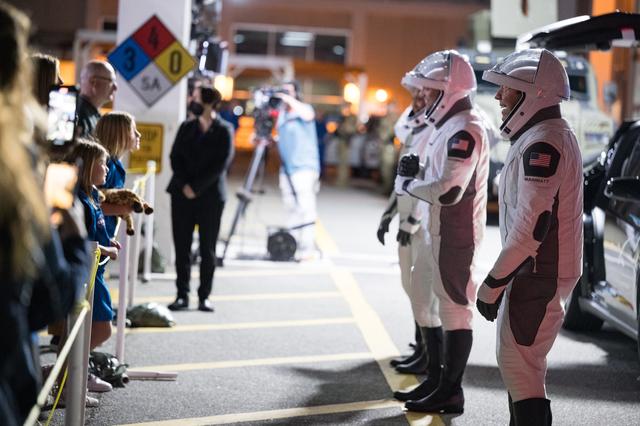 NASA image: NASA’s SpaceX Crew-8 Crew Walkout
