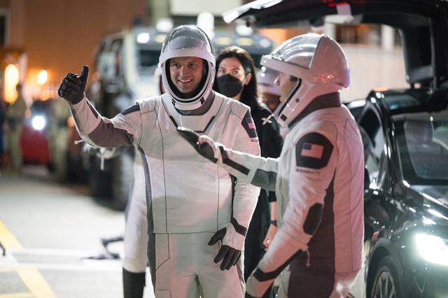 NASA image: NASA’s SpaceX Crew-8 Crew Walkout