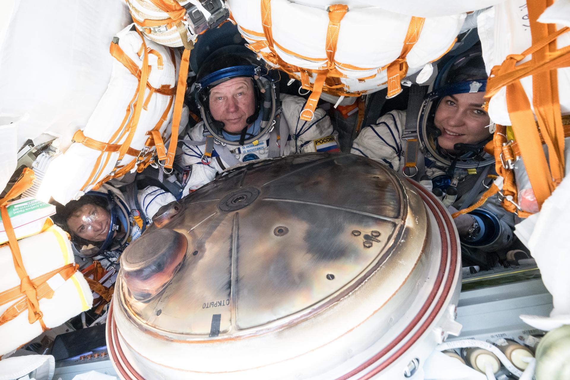 Fotomural Expedition 70 Soyuz Landing