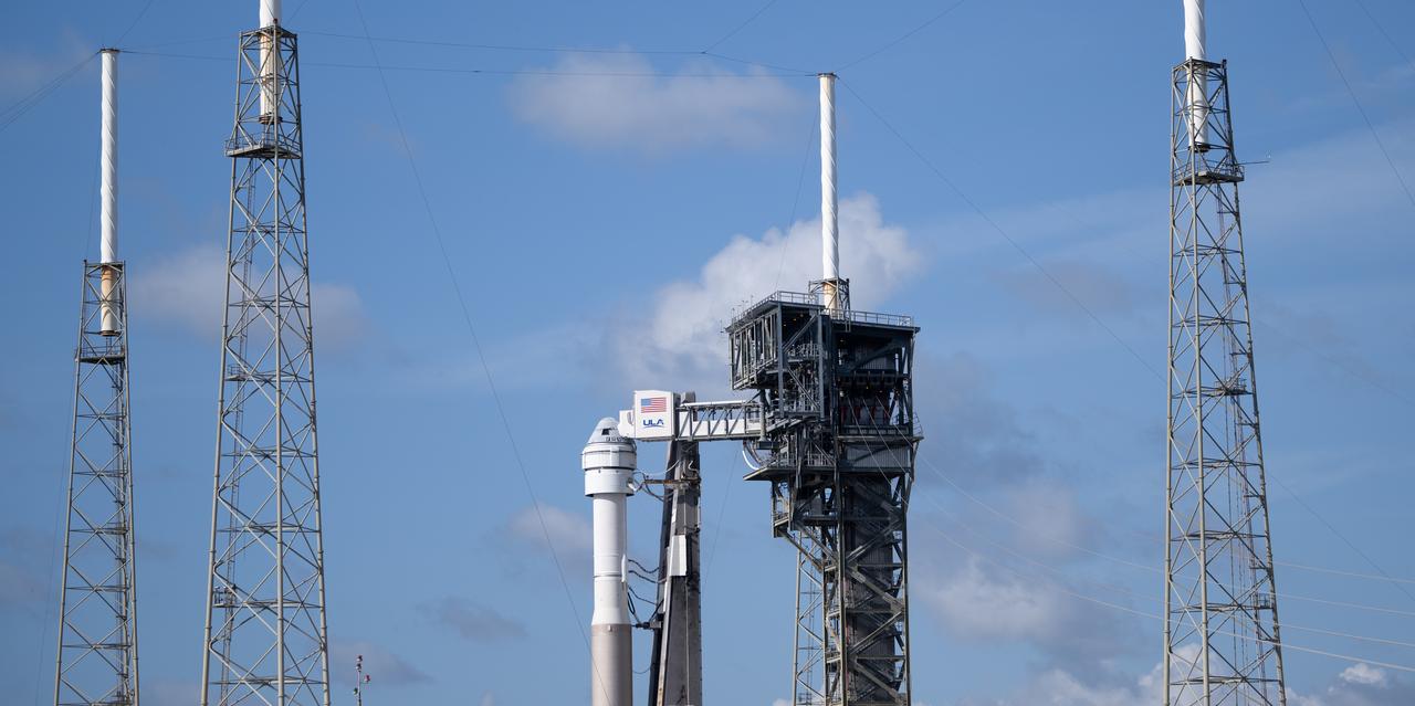 A United Launch Alliance Atlas V rocket with Boeing’s CST-100 Starliner spacecraft aboard is seen on the launch pad at Space Launch Complex 41 ahead of the NASA’s Boeing Crew Flight Test, Monday, May 6, 2024 at Cape Canaveral Space Force Station in Florida. NASA’s Boeing Crew Flight Test is the first launch with astronauts of the Boeing CFT-100 spacecraft and United Launch Alliance Atlas V rocket to the International Space Station as part of the agency’s Commercial Crew Program. The flight test, targeted for launch at 10:34 p.m. EDT on Monday, May 6, serves as an end-to-end demonstration of Boeing’s crew transportation system and will carry NASA astronauts Butch Wilmore and Suni Williams to and from the orbiting laboratory. Photo Credit: (NASA/Joel Kowsky)