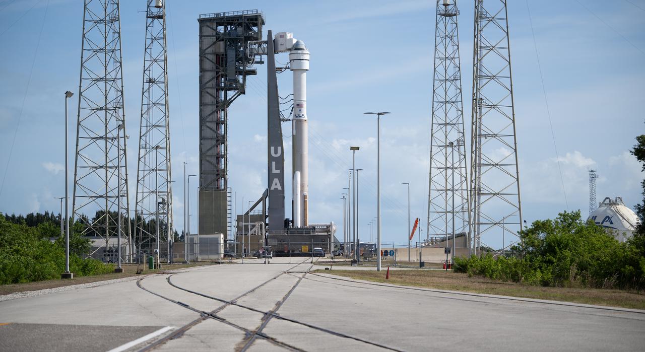A United Launch Alliance Atlas V rocket with Boeing’s CST-100 Starliner spacecraft aboard is seen on the launch pad at Space Launch Complex 41 ahead of the NASA’s Boeing Crew Flight Test, Monday, May 6, 2024 at Cape Canaveral Space Force Station in Florida. NASA’s Boeing Crew Flight Test is the first launch with astronauts of the Boeing CFT-100 spacecraft and United Launch Alliance Atlas V rocket to the International Space Station as part of the agency’s Commercial Crew Program. The flight test, targeted for launch at 10:34 p.m. EDT on Monday, May 6, serves as an end-to-end demonstration of Boeing’s crew transportation system and will carry NASA astronauts Butch Wilmore and Suni Williams to and from the orbiting laboratory. Photo Credit: (NASA/Joel Kowsky)