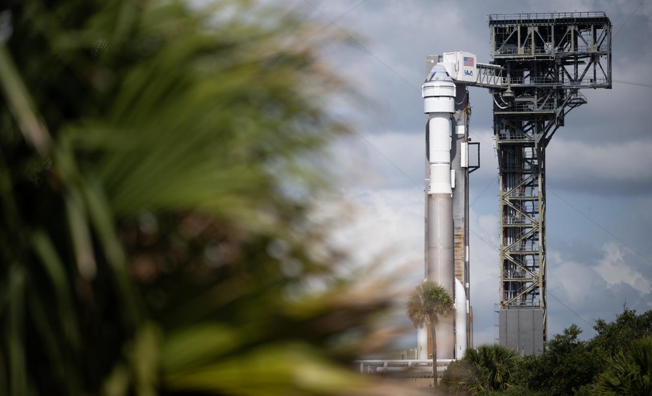 A United Launch Alliance Atlas V rocket with Boeing’s CST-100 Starliner spacecraft aboard is seen on the launch pad at Space Launch Complex 41 ahead of the NASA’s Boeing Crew Flight Test, Monday, May 6, 2024 at Cape Canaveral Space Force Station in Florida. NASA’s Boeing Crew Flight Test is the first launch with astronauts of the Boeing CFT-100 spacecraft and United Launch Alliance Atlas V rocket to the International Space Station as part of the agency’s Commercial Crew Program. The flight test, targeted for launch at 10:34 p.m. EDT on Monday, May 6, serves as an end-to-end demonstration of Boeing’s crew transportation system and will carry NASA astronauts Butch Wilmore and Suni Williams to and from the orbiting laboratory. Photo Credit: (NASA/Joel Kowsky)